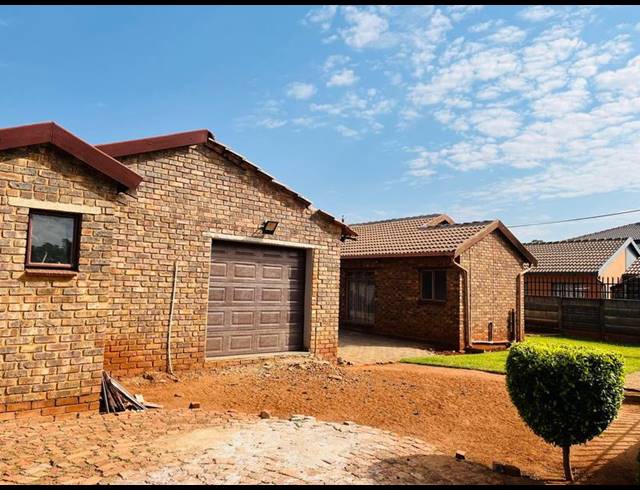 3 BEDROOM HOUSE FOR SALE IN THE ORCHARDS